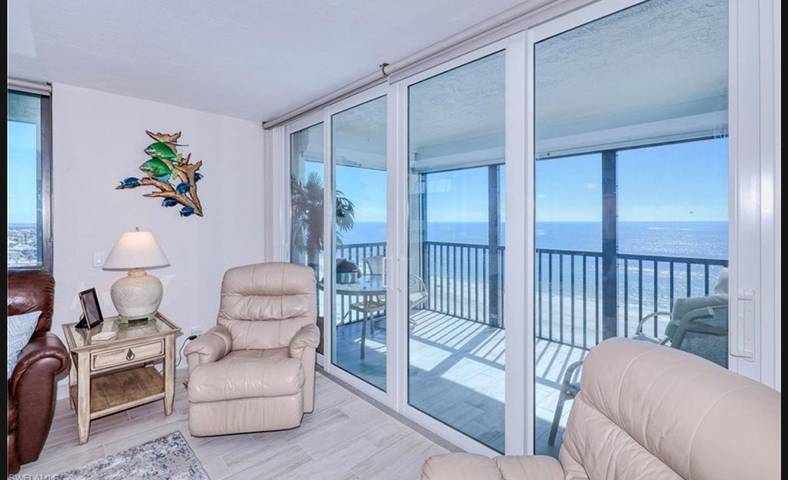 Vacation rental for 4 people, with pool and ocean view as well as balcony in Fort Myers Beach