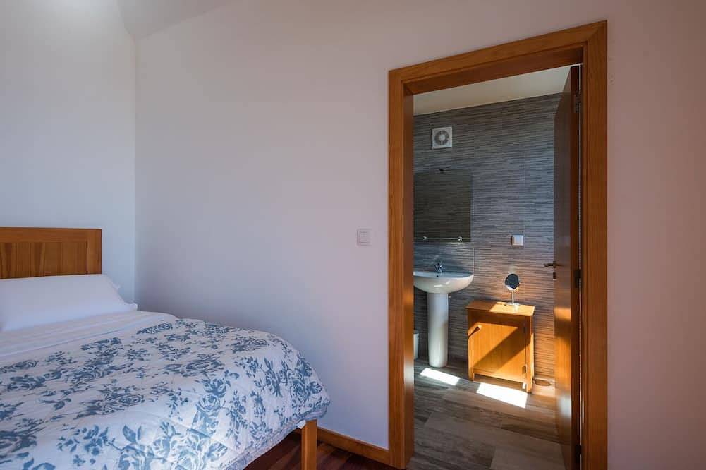 Beautiful country Villa with a small house onsite which together sleeps 6 people in Estreito da Calheta, Madeira