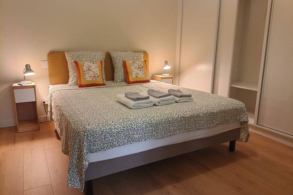 Ganze Wohnung, Downtown: a quiet, bright, and upscale retreat in Poitiers, Vienne