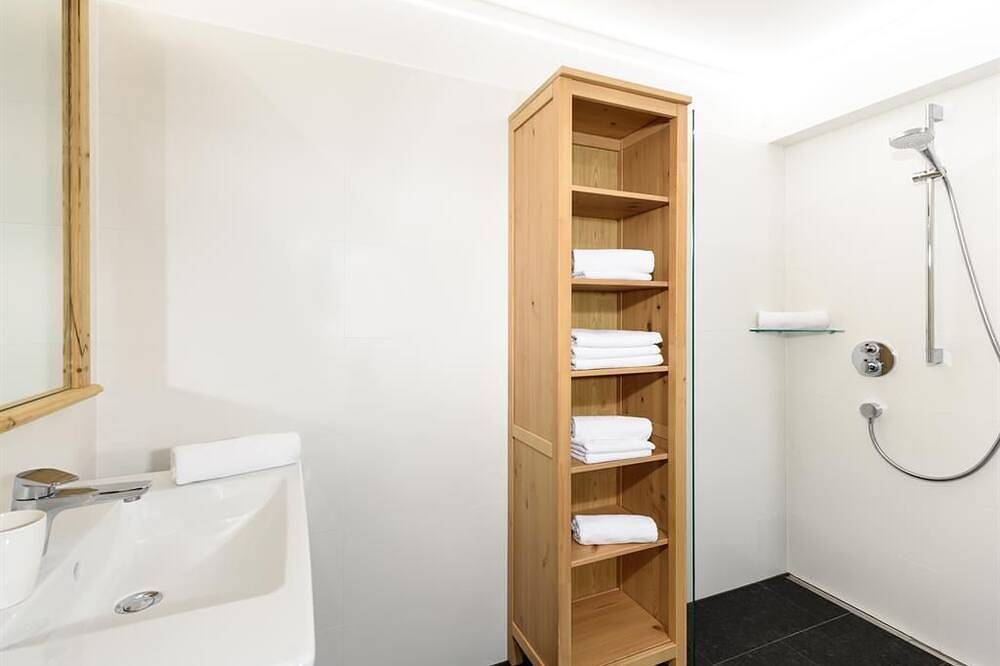Apartment Top 3B \"Holzspiel\" - Kasperhof Appartments Innsbruck in Innsbruck, Innsbruck Land