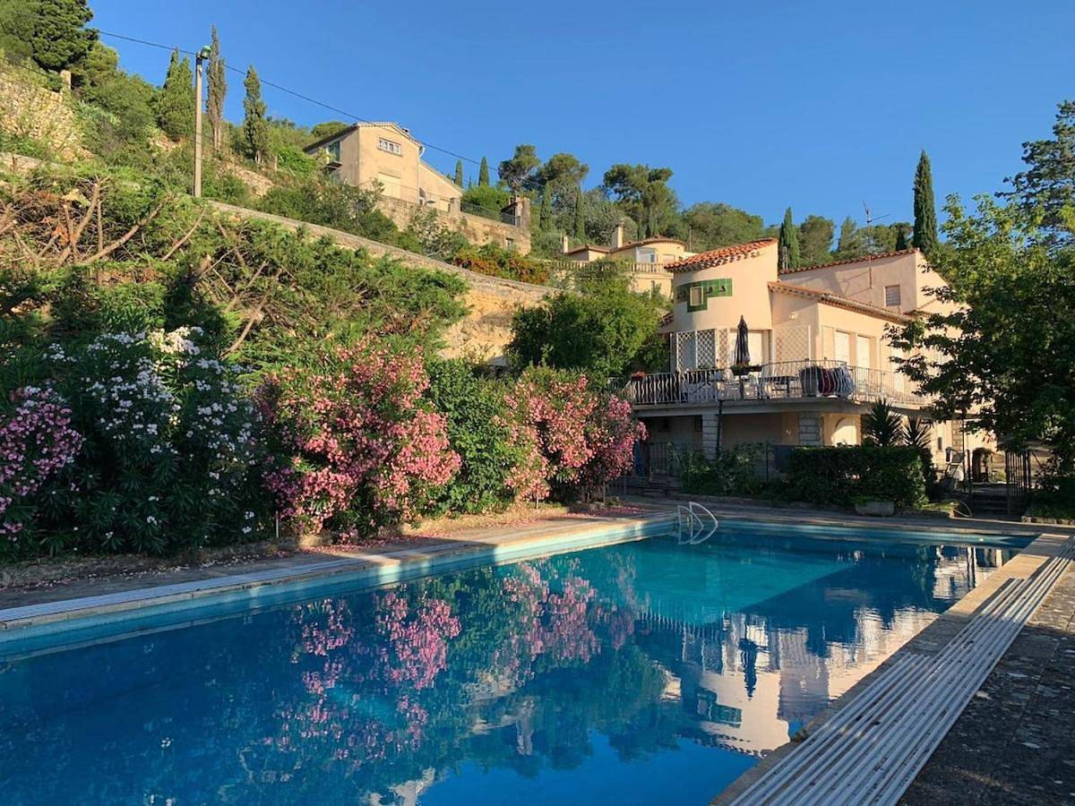 Orange villa in Orange, Vaucluse