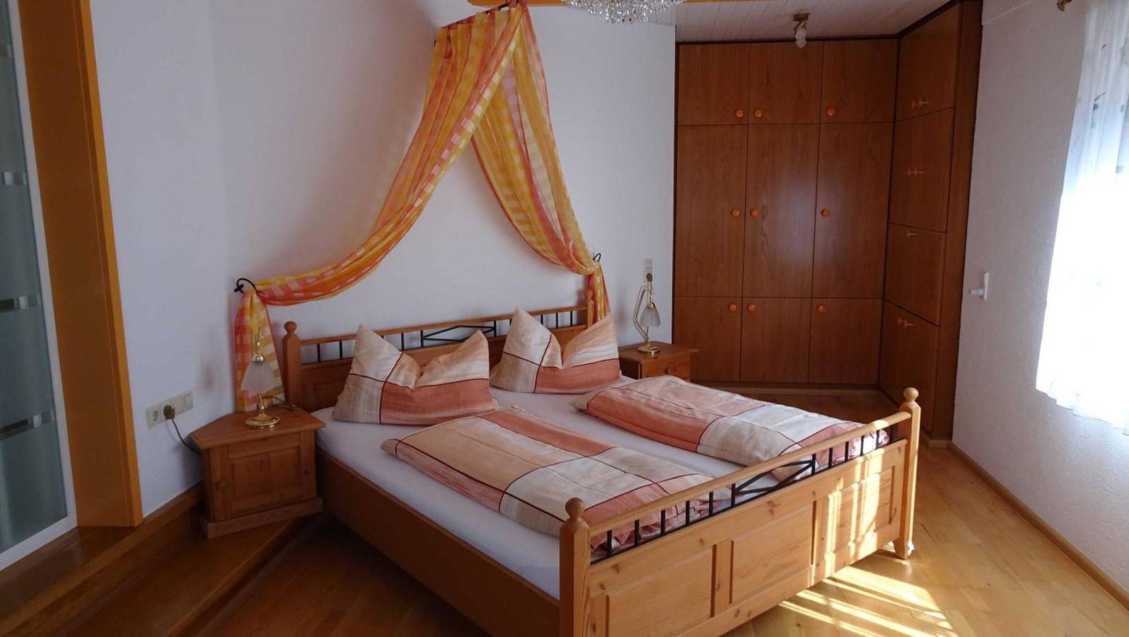 Ganze Wohnung, Ferienwohnung Sonnenbalkon mit 2 Balkonen, Liegewiese, 3Welten Card und Wlan in der Nähe vom Solemar in Bad Dürrheim, Mittlerer Schwarzwald