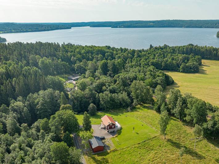 Hus för 8 Personer med terass in Mellerud, Dalsland