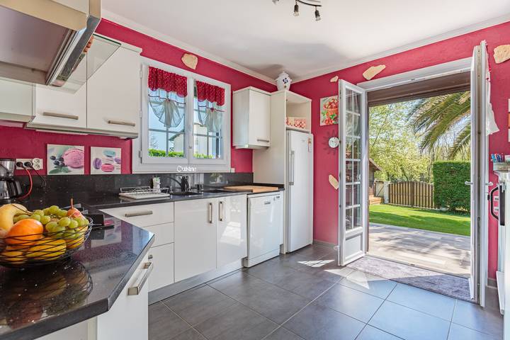 Location de vacances pour 6 personnes, avec Balcon et Terrasse ainsi que Jardin et Piscine à Urt - 4