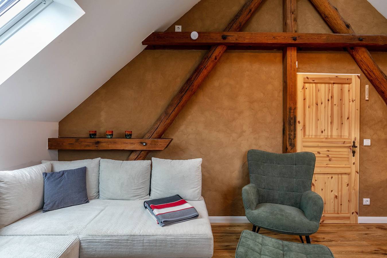Entire apartment, Holiday Apartment 'Hühnernest' with Shared Terrace, Shared Garden and Wi-Fi in Zeschdorf, Märkische Schweiz-Oderland