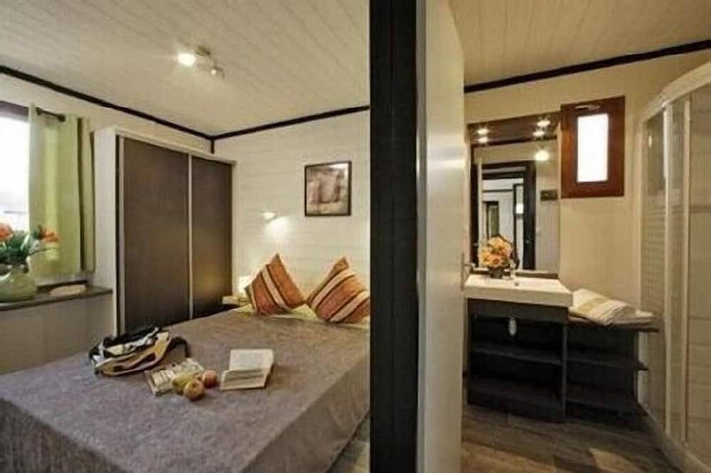 Gîtes 3* confortables en bois autour d'une piscine - Proches de Sarlat in Carsac-Aillac, Périgord Noir