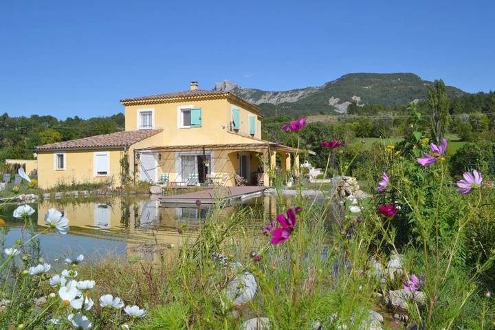 Maison d’hôte pour 2 personnes, avec Terrasse et Jacuzzi ainsi que Jardin et Piscine