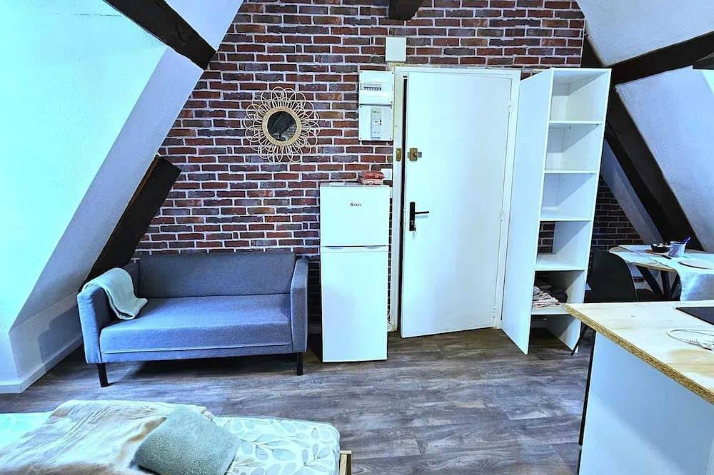 Entire apartment, Homerez - Cozy Studio in Montluçon - 19 m² with handy amenities in Montluçon, Montluçon region