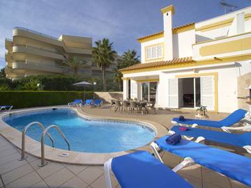 Ferienhaus für 9 Personen, mit Balkon und Pool in Albufeira