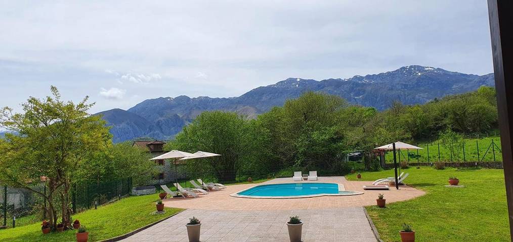 Casa rural para 2 personas, con piscina además de jardín y vistas en Parque Nacional de Los Picos de Europa - 3
