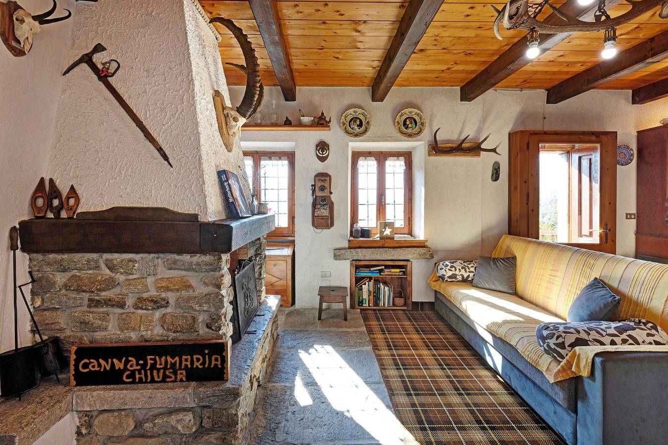 Casa Alpinone : maison rustique indépendante à la campagne avec jardin et verger privés. in Crevoladossola, Alpes lépontins