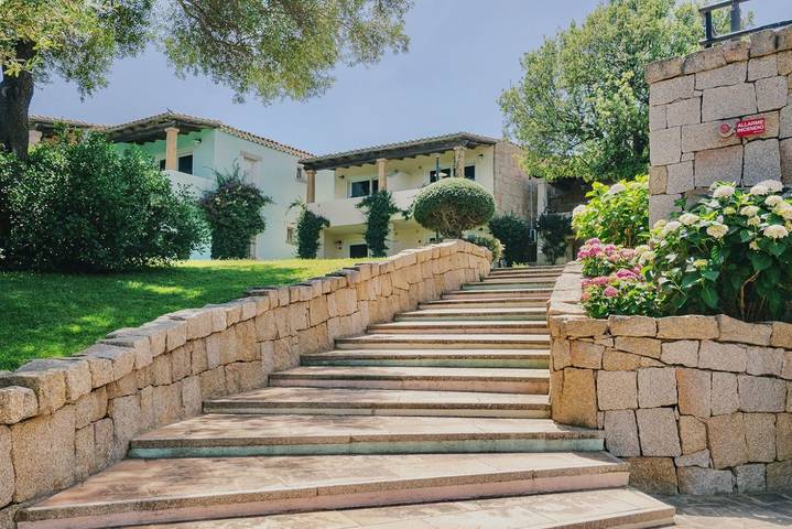Gîte pour 2 personnes, avec Balcon/Terrasse ainsi que Jardin et Piscine à Porto Rotondo - 2