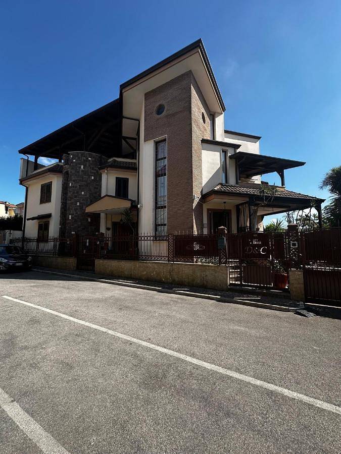 Villa für 7 Personen, mit Balkon und Terrasse sowie Garten