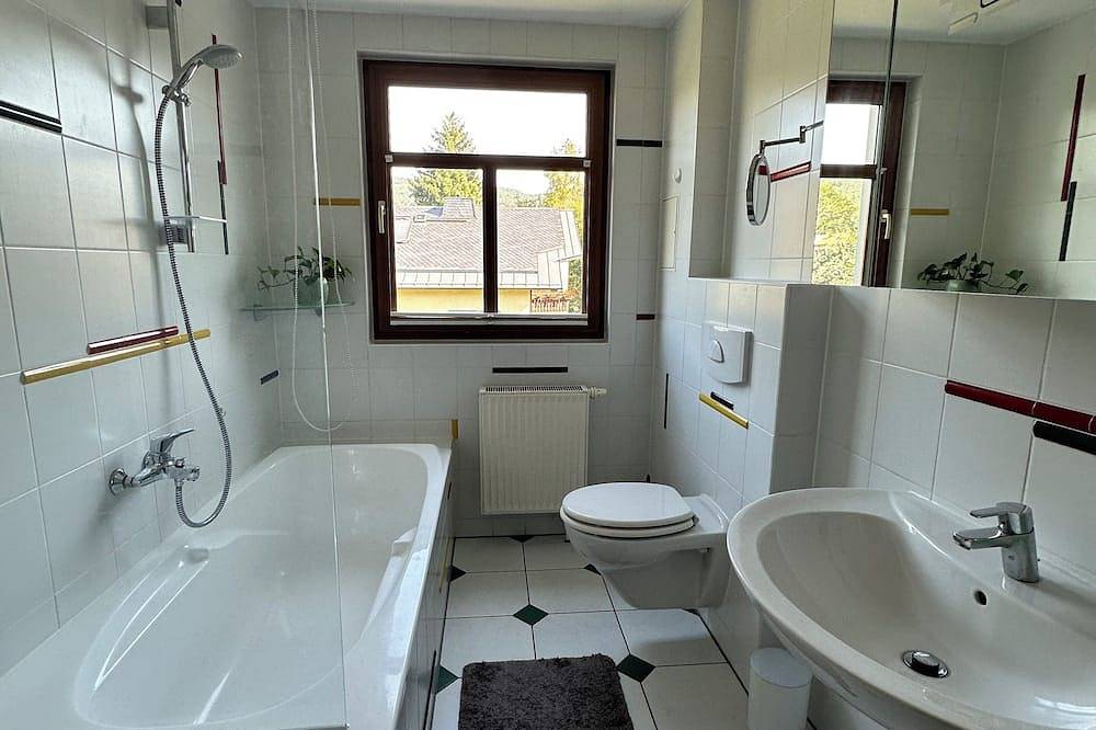 Ganze Wohnung, Fewo Burgblick im Villenviertel ruhig und zentral gelegen in Bad Blankenburg, Saaleland