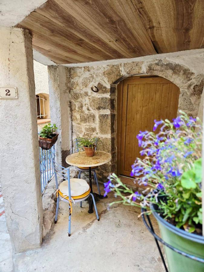 Gîte pour 2 personnes, avec terrasse à Aspremont - 2
