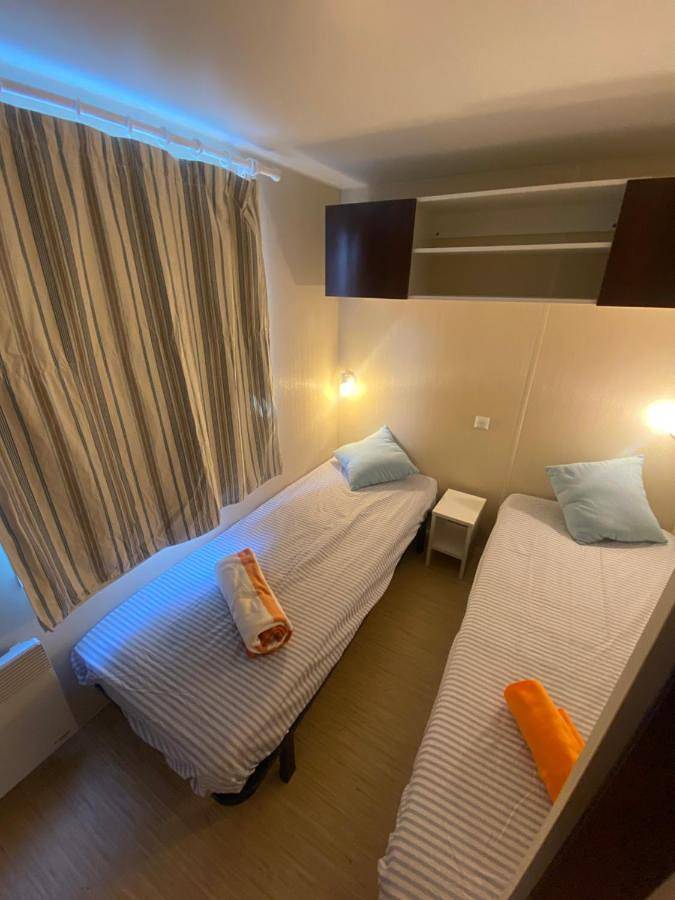 Camping pour 6 personnes, avec Terrasse ainsi que Jardin et Piscine à La Roque-d'Anthéron - 3
