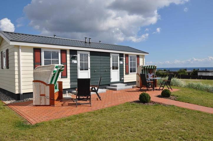 Camping für 2 Personen, mit Terrasse und Garten sowie Seeblick und Ausblick in Schashagen