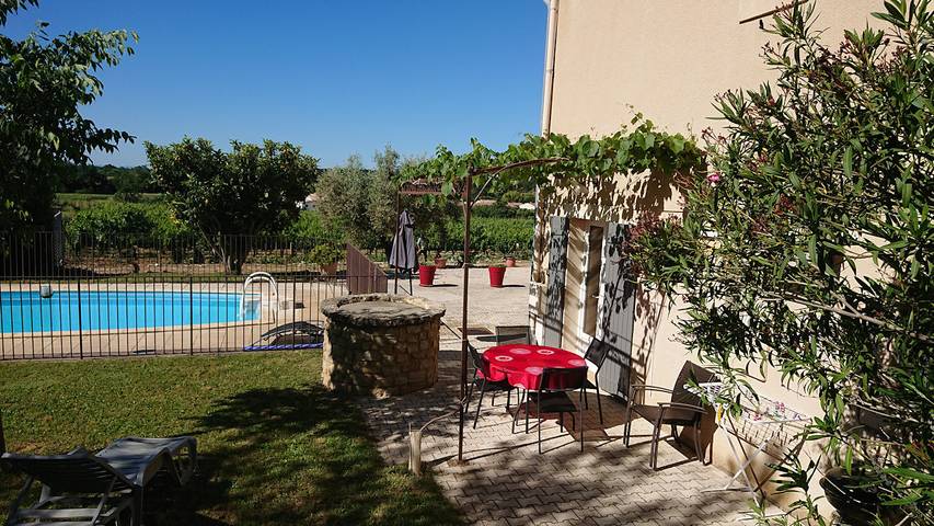 Gîte pour 4 personnes, avec piscine ainsi que terrasse et jardin à Beaumes-de-Venise - 2