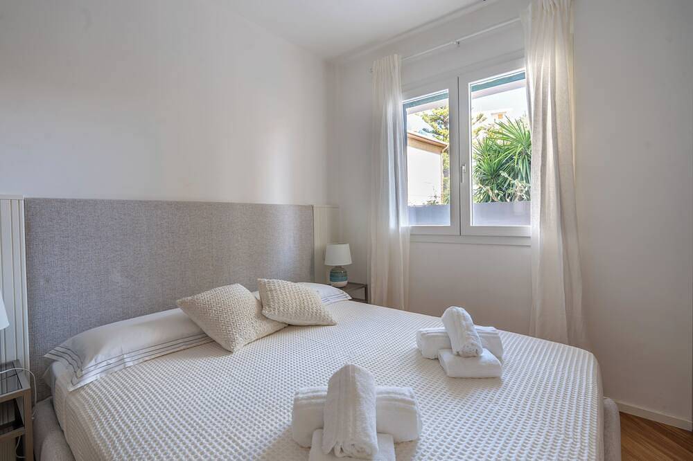 Aurea 27 - 5 Min Walk to Beach & Private Garden in Taggia (City), Taggia