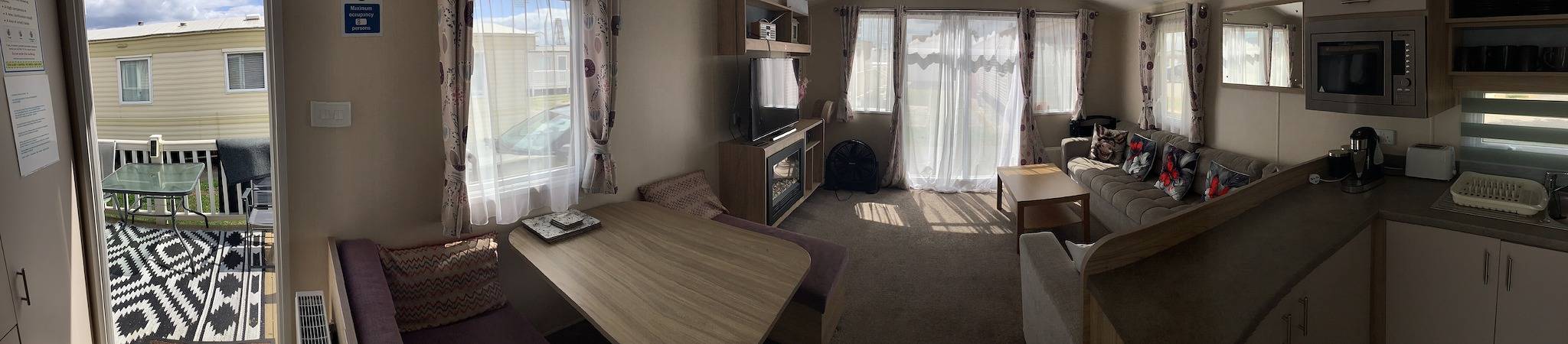 Holiday Home Sleeps 8 with Parking in Ingoldmells, Lincolnshire