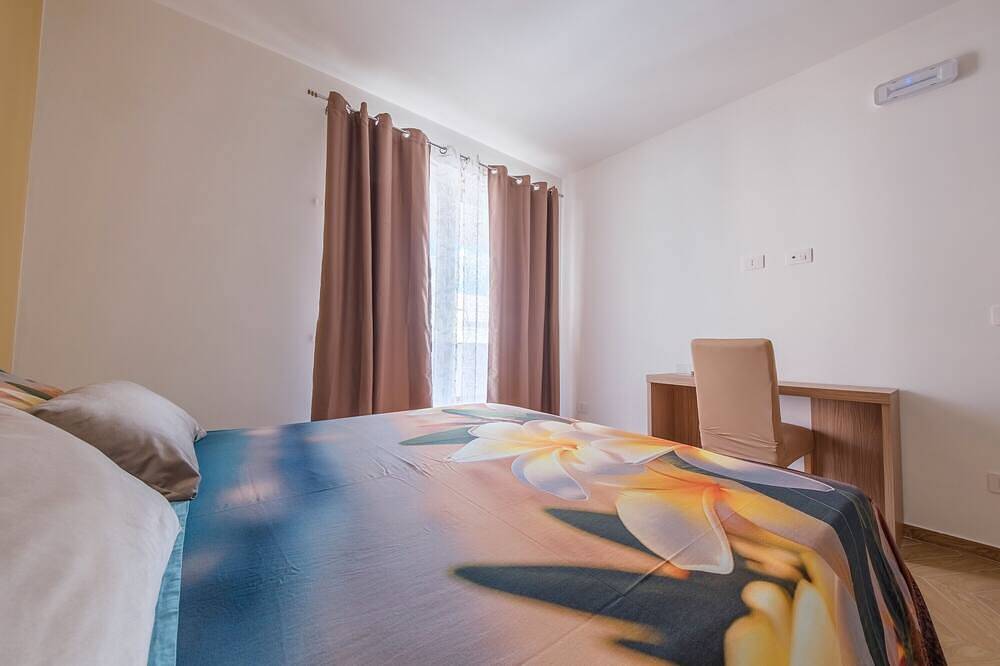 Entire apartment, Apartment 'Grace Home 1' with Sea View, Wi-Fi and Air Conditioning in Milazzo, Messina Province
