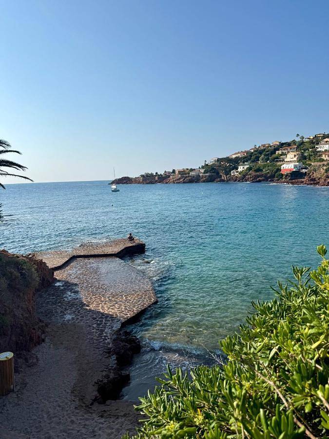 Gîte pour 2 personnes, avec Balcon ainsi que Terrasse et Vue dans Plage d'Anthéor - 4