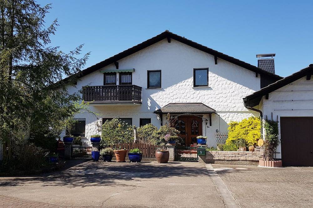 Ganze Wohnung, Großzügige Ferienwohnung in der Schlössergemeinde Küps in Küps, Oberfranken