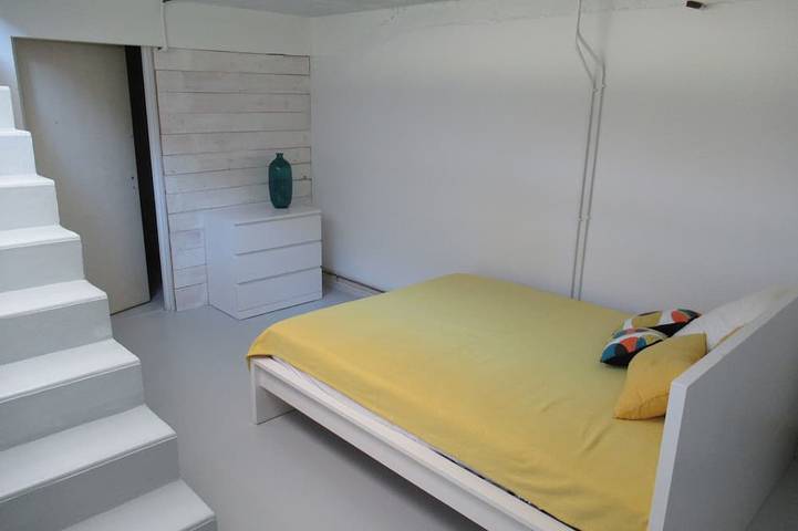 House in a green setting, with splendid view of the lake and 80m from its beaches! in Carcans, Médoc Regional Natural Park