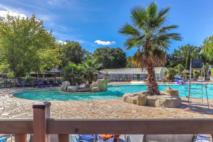 Camping pour 6 personnes, avec Jacuzzi et Bassin pour enfant à Biscarrosse