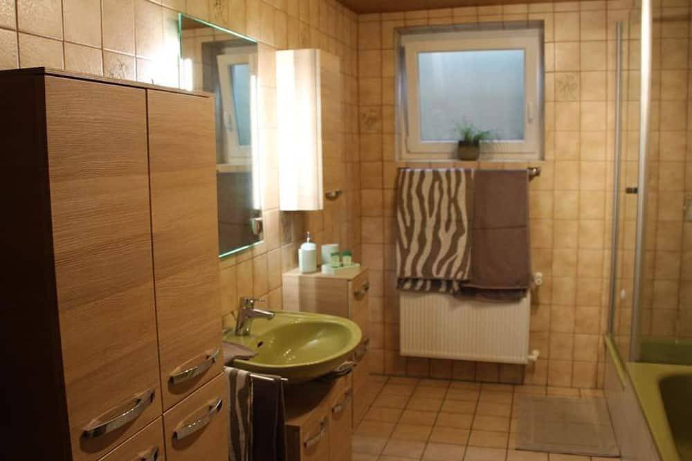 Ganze Wohnung, Ferienwohnung Bei Friedel - 2-Bett-Fewo Dusche und Bad/Wc, 1 Schlafraum in Bettenfeld, Bernkastel-Kues & Umgebung