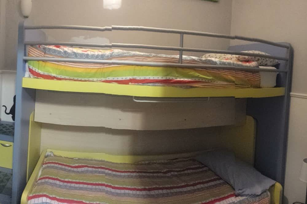 Wohnung in antiker Villa mit Garten, Pool und Parkplatz in Borgio Verezzi, Riviera di Ponente