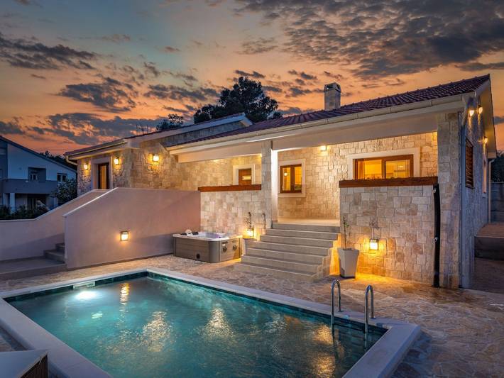 Ferienhaus für 4 Personen, mit Balkon und Pool, mit Haustier - 1