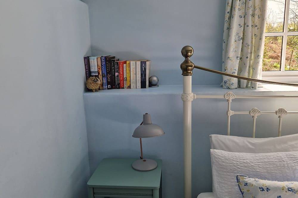 Cottage Close To The Coastal Path and Beaches Of  Borth Y Gest & Morfa Bychan in Borth-y-Gest, Snowdonia