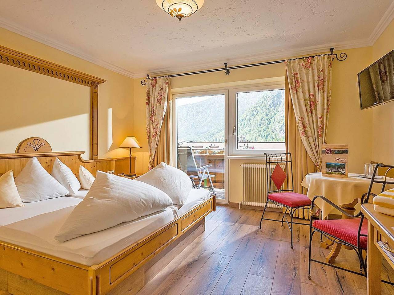 Hotel-Pension Rotspitz*** und Frühstückshotel - Doppelzimmer mit Balkon Fs in Maurach, Eben am Achensee