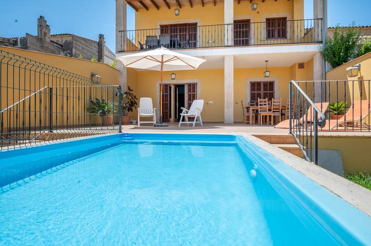 Finca für 7 Personen, mit Terrasse und Garten sowie Pool in Son Carrió