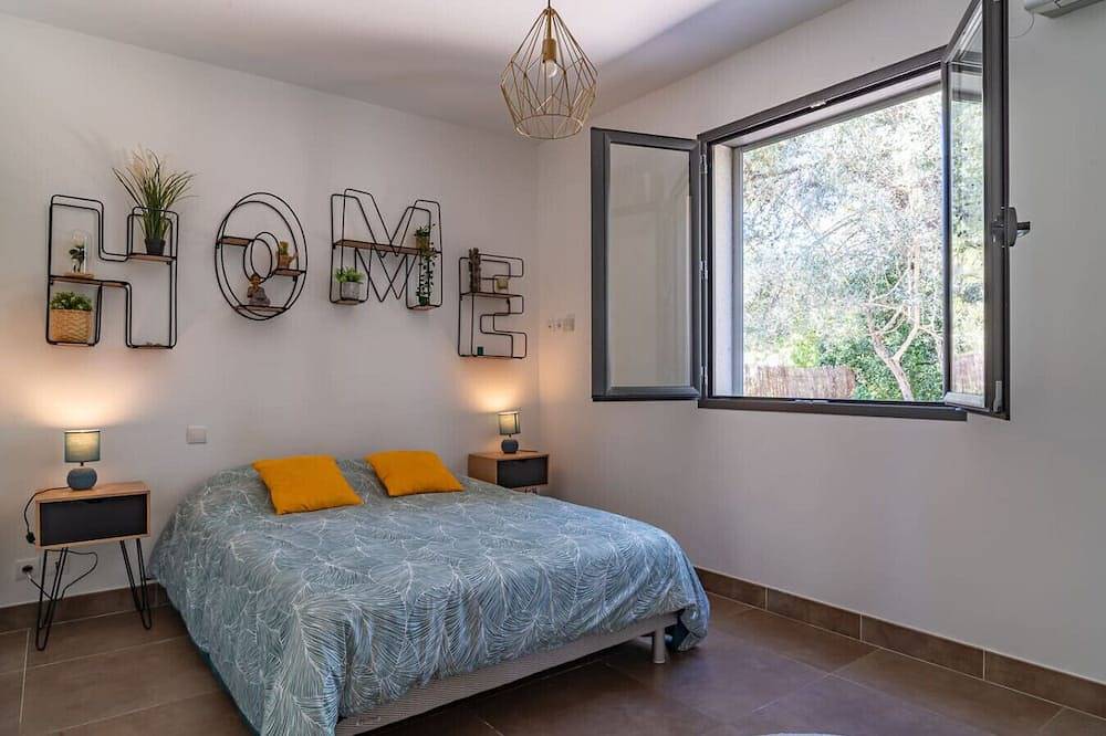 Contemporary Villa with infinity pool in Saint-Gély-du-Fesc, Montpellier region