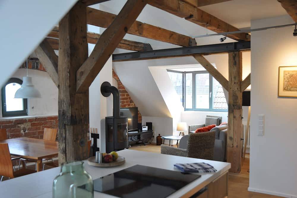 Ganze Wohnung, Stylish, bright, spacious apartment in the heart of the old town - loggia, fireplace in Ozeaneum Stralsund, Stralsund