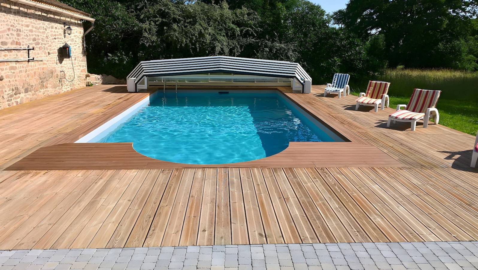 Maison de vacances « Le Gîte D'au, piscine chauffée » avec vue sur le lac, piscine partagée et Wi-Fi in Saint-Amand-Magnazeix, Région de Bellac