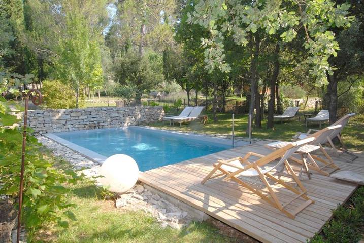 Location de vacances pour 3 personnes, avec piscine ainsi que vue et jardin à Besse-sur-Issole - 4