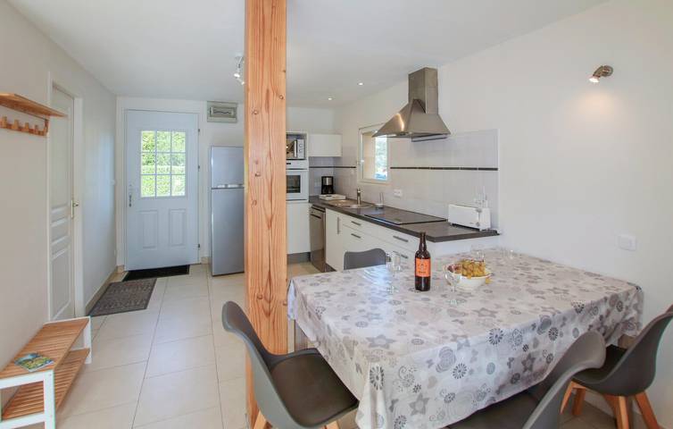 Appartement confortable avec piscine, parking et jardin à Jaujac in Jaujac, Parc naturel régional des Monts d'Ardèche