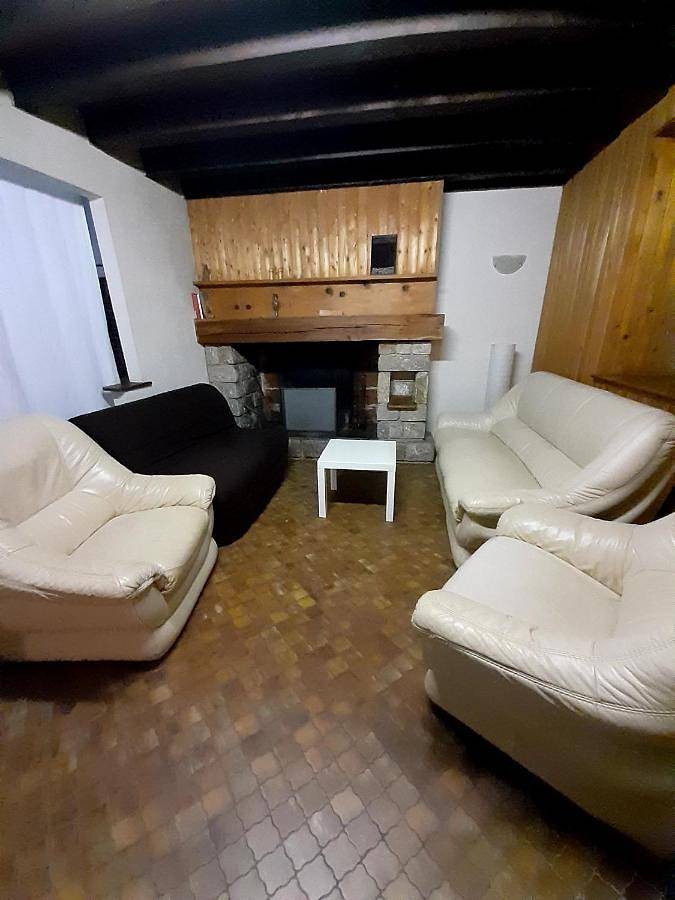 Location de vacances pour 8 personnes, avec terrasse ainsi que vue et jardin à Vielle-Louron - 3