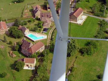 Gîte pour 6 personnes, avec terrasse ainsi que piscine et jardin à Saint-Avit-Rivière