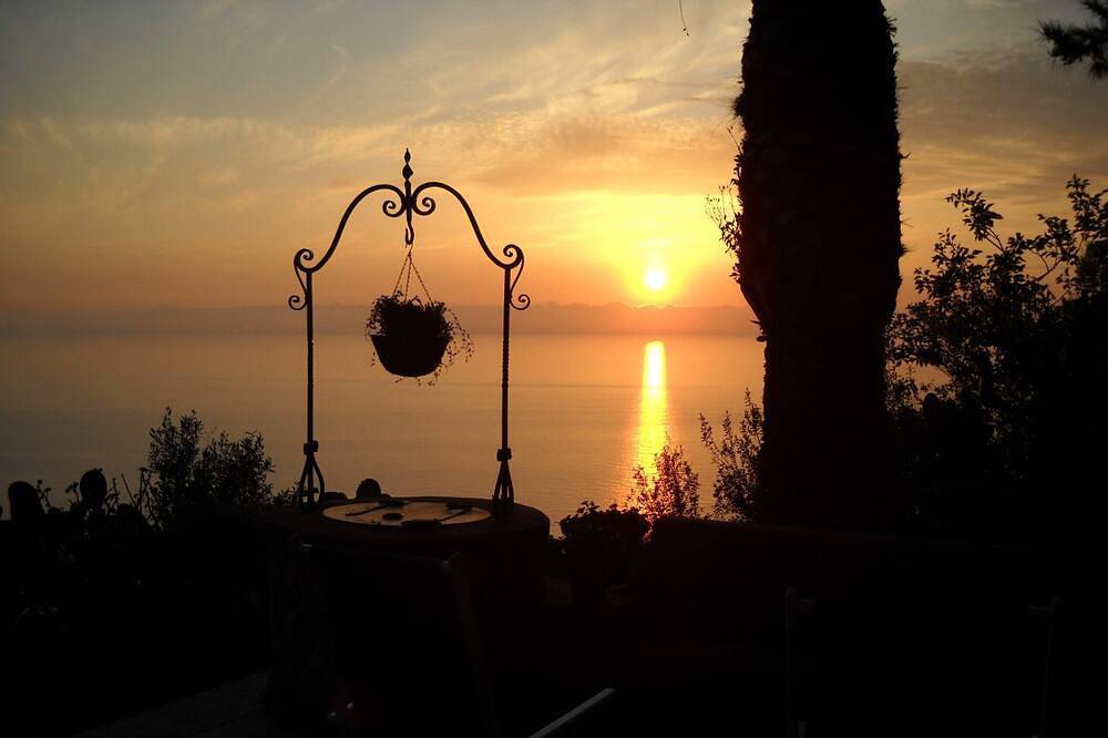 Villa mit spektakulärem Meerblick und Pool inmitten eines Gartens mit Meerblick in Anacapri, Neapel Provinz