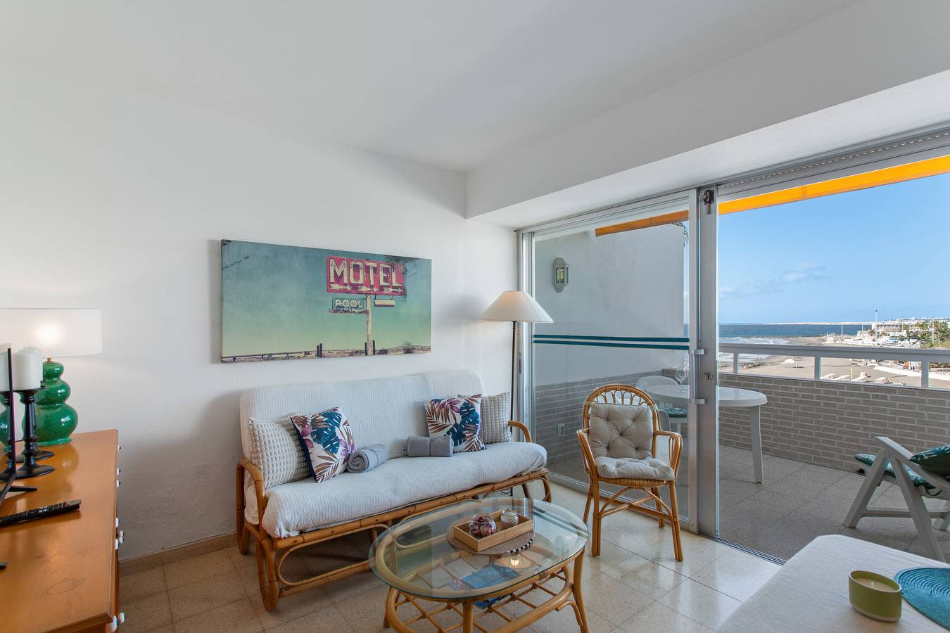 Apartamento entero, Apartamento Vacacional 'Al Mar En San Agustín' con Vista al Mar, Terraza Privada y Wi-Fi in San Agustín , San Bartolomé de Tirajana