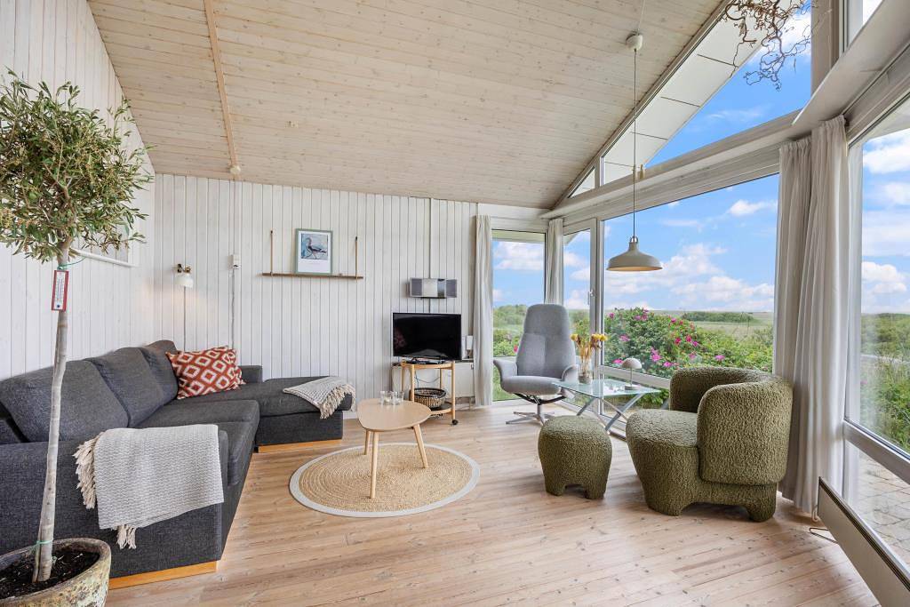 Schönes Ferienhaus mit Blick auf den Ringkøbing Fjord in Skodbjerge, Hvide Sande