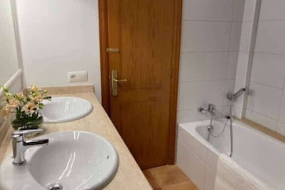 A Luxurious 2 Bedroom Villa With Sea And Mountain Views, in Betlem, Artà