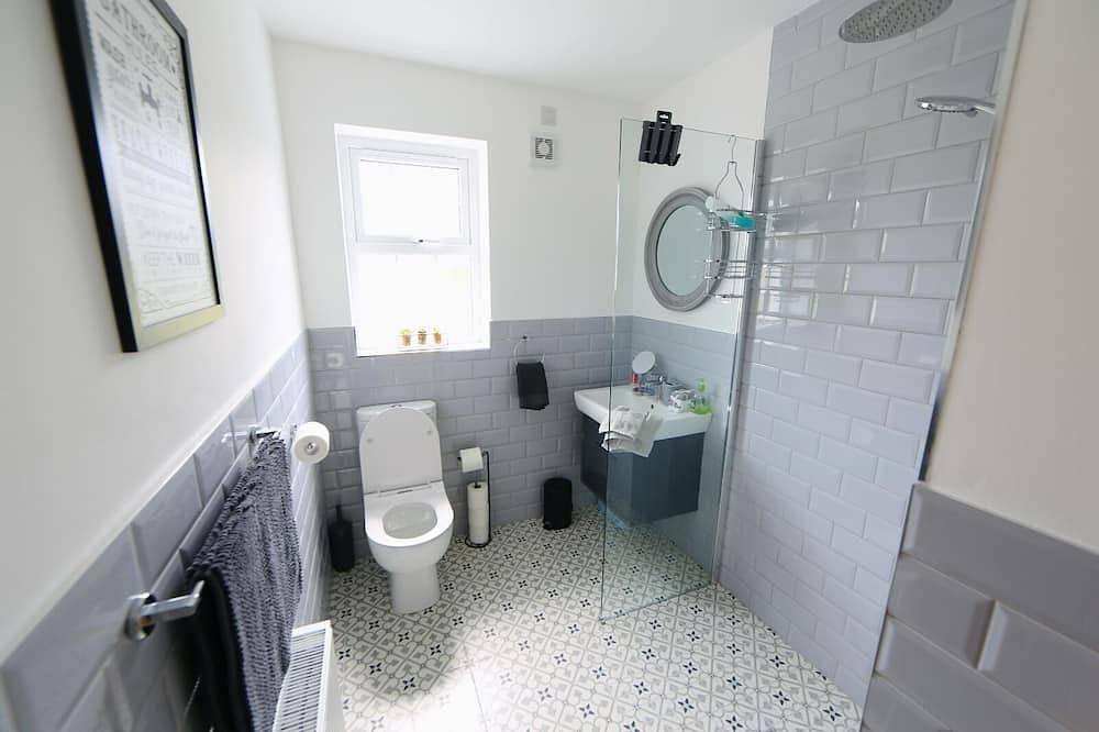 Cozy Irish Cottage situated in the heart of Slieve Gullion w/hot tub & fire pit. in County Armagh