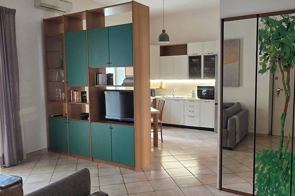 Appartamento intero, Alloggio a 150 mt.dalla spiaggia di serapo e a 300 dal parco reg. di M. Orlando. in Gaeta, Provincia di Latina