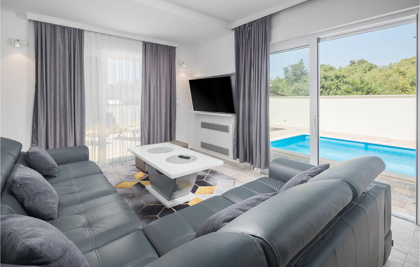 Reizende 2-Zimmer-Wohnung mit Pool, Terrasse und Zugang zum Strand in Poreč, Grad Poreč