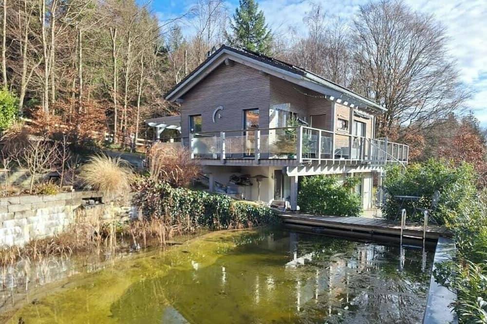 Edel Chalet mit Naturschwimmteich und Sauna in Heroldstatt, Alb-Donau-Kreis